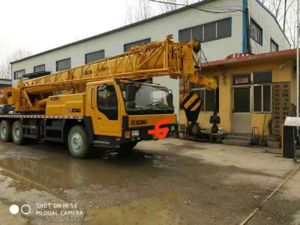 徐工25K事故車準備進廠修復(fù)后